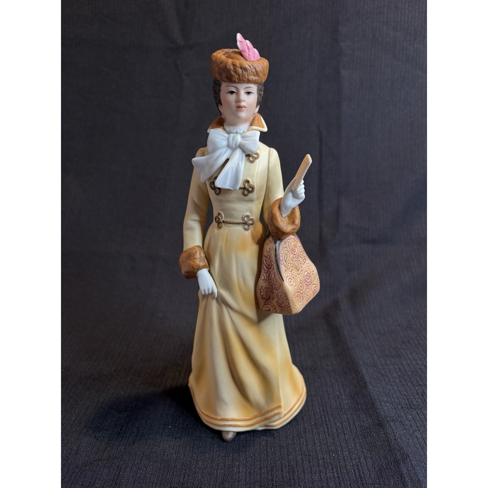 Vintage Avon 1981 President's Club Award Figurine Mrs. Albee 9.5" Porcelain